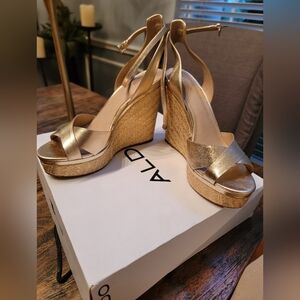 Aldo Taerien gold high heels wedges